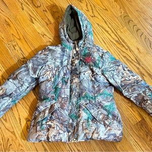 Real Tree shell camo jacket, women’s large never worn.